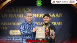 Foto : Bupati Sumenep A.Fauzi Wongsojudo Ketika Menerima Penghargaan dari BPK RI