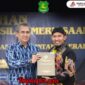 Foto : Bupati Sumenep A.Fauzi Wongsojudo Ketika Menerima Penghargaan dari BPK RI
