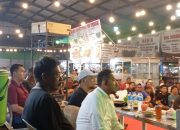 Nonton Bareng Timnas Indonesia H. Dr. Fauzi Wongsojudo SH. MH Membaur Dengan Wong Cilik