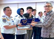 Kepala KSOP Kelas IV Kalianget Mendapat Penghargaan dari Direktorat Jendral Perhubungan Laut