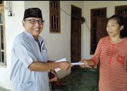 Peduli Yatim : Kepala SDN Panaongan III Antarkan Langsung Santunan Anak Yatim ke Rumah Masing-masing