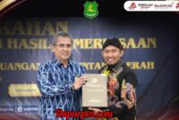 Foto : Bupati Sumenep A.Fauzi Wongsojudo Ketika Menerima Penghargaan dari BPK RI