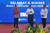 Foto : Bupati Sumenep Achmad Fauzi Wongsojudo Ketika memberikan sambutan didampingi oleh Direktur BPRS 