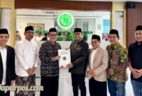 Foto : Nampak ketika Bupati Sumenep Achmad.Fauzi Wongsojudo Ketika menerima SK Pengangkatan