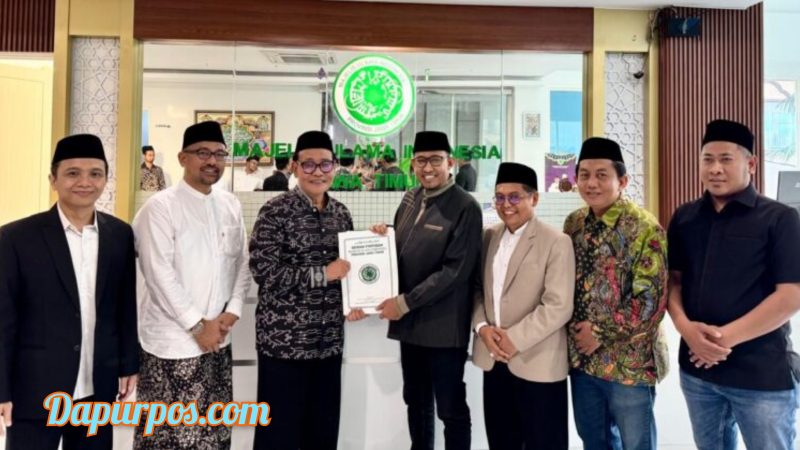 Foto : Nampak ketika Bupati Sumenep Achmad.Fauzi Wongsojudo Ketika menerima SK Pengangkatan