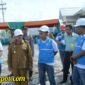Foto : Wakil Bupati KH. Imam Hasim ketika meresmikan layanan listrik di pulau Giliraja.