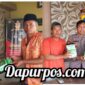 Foto : Ketika nelayan menyerahkan barang temuan shabu - Shabu kepada  pihak kepolisian