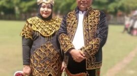 Foto : Kepala Diskominfo Indra Wahyudi bersama Istri