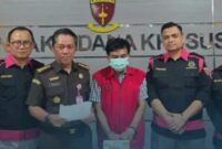 Foto : Kejati Jatim saat melakukan Konferensi Pers Terhadap Tersangka Baru Kabid. Dinas Perumahan Rakyat dan Kawasan Permukiman Terkait Dugaan Kasus Korupsi Dana BSPS 