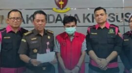 Foto : Kejati Jatim saat melakukan Konferensi Pers Terhadap Tersangka Baru Kabid. Dinas Perumahan Rakyat dan Kawasan Permukiman Terkait Dugaan Kasus Korupsi Dana BSPS 