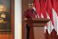 Foto : Sekjen PDI Perjuangan di Hadapan Para Peserta Seminar