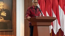 Foto : Sekjen PDI Perjuangan di Hadapan Para Peserta Seminar