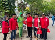 Abang Becak Terima Zakat Mal, DPC PDI Perjuangan Sumenep Teguhkan Tradisi Kepedulian Ramadan