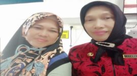 Foto : Keluarga Pasien Bersama Ibu Direktur RSUD dr. H. Moh. Anwar Sumenep dr. Hj. Erliyati.